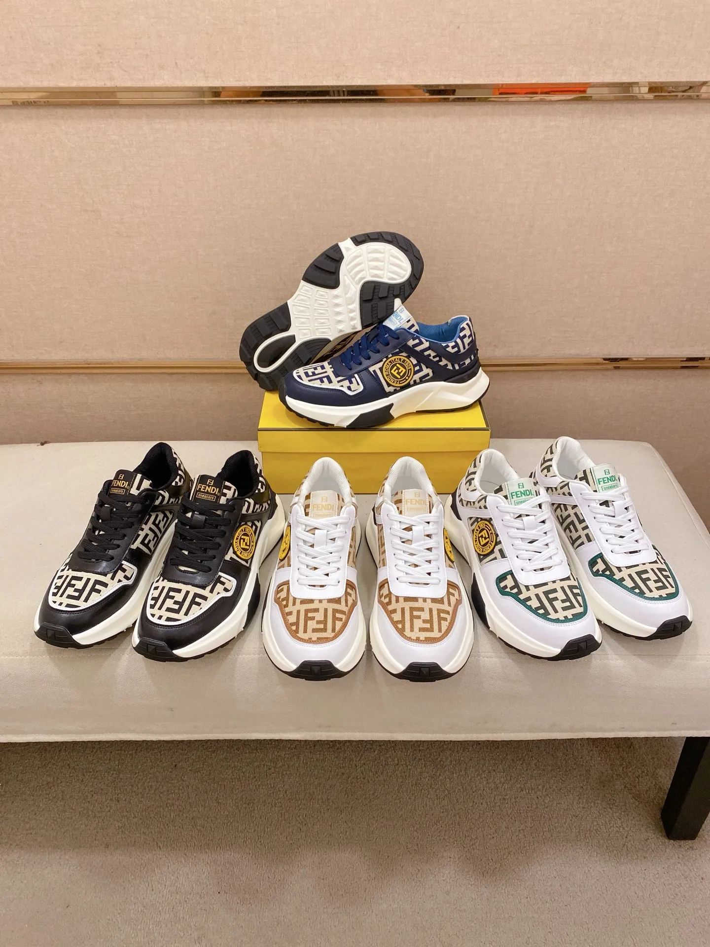 Men's shoes 💰 462💰 (fendi) New style 👊🏻 upper 🇮🇹 imported cowhide fabric 🇩🇪 lining imported sheepskin lining. The original outsole is molded to highlight the identity of every man, and the upper foot is elegant and stable🚶🏻🚶🏻The high-end custom counters reproduce the original version📯No matter the wind or rain, the shoe last remains unchanged and can withstand the verification of time🔍️,🔵 Size: 38-44